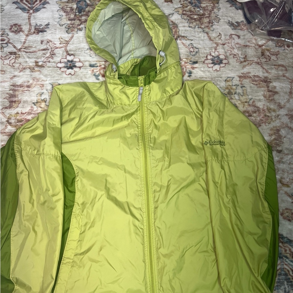 SOLD Columbia Hooded Lightweight Jacket in Lime & Hunter Green
